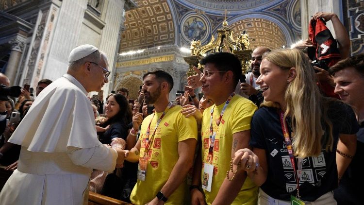 教皇レオ14世、「デジタル宣教とカトリック・インフルエンサー」の聖年行事参加者らと　2025年7月29日　バチカン・聖ペトロ大聖堂