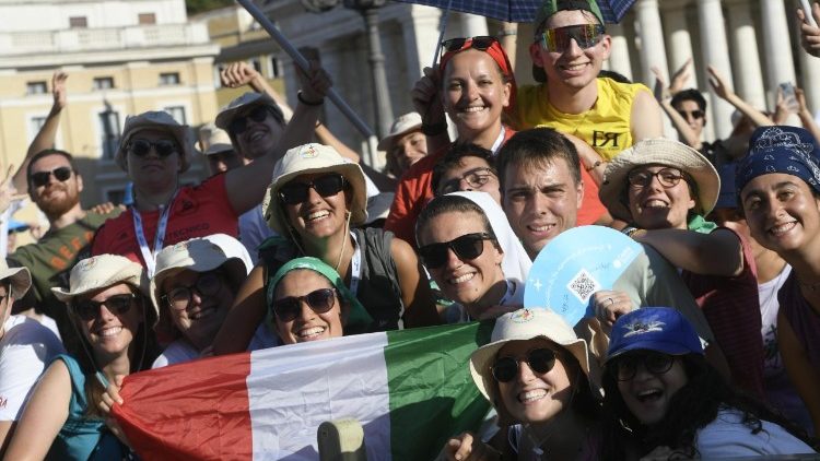 I giovani pellegrini in Piazza San Pietro