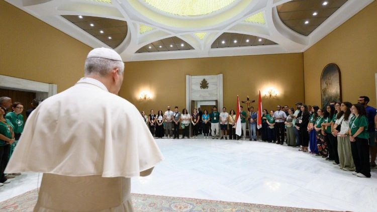 La preghiera del Papa per Pascale Rafic, la 18enne egiziana morta la notte scorsa mentre partecipava al Giubileo dei Giovani, con il gruppo di pellegrini che erano in viaggio con lei