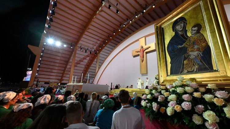 L'icona di Maria sul palco