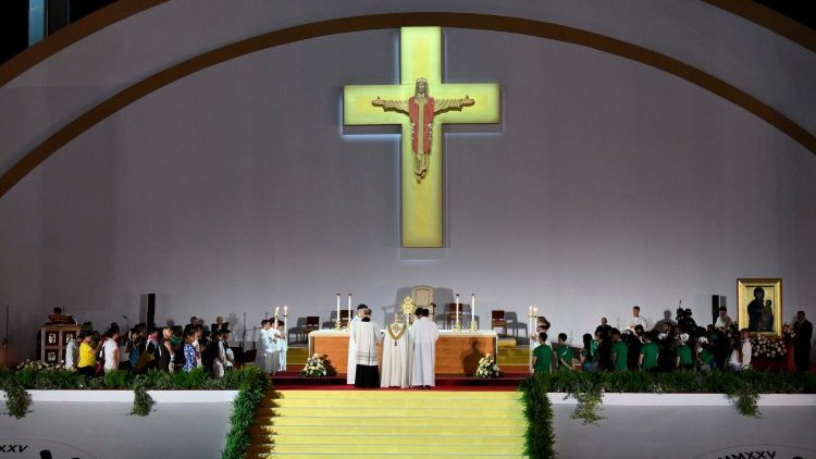 Sveti oče je med molitvenim bdenjem z mladimi v Tor Vergati povabil k molitvi za zdravje 15-letnega Ignacia