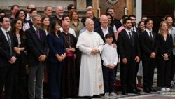 O Papa Leão XIV durante o encontro com os artistas