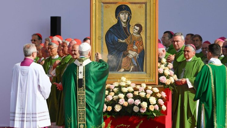 Bikira Maria ni faraja na matumaini ya Kanisa linalosafiri hapa duniani