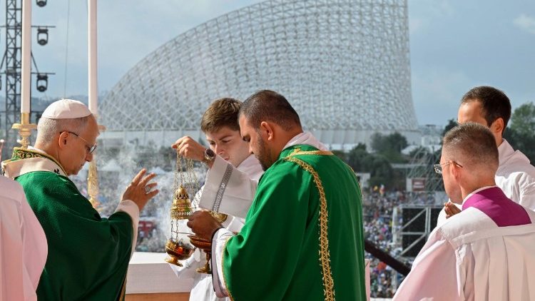 папата в Тор Вергата на светата литургия за Юбилея на младежите