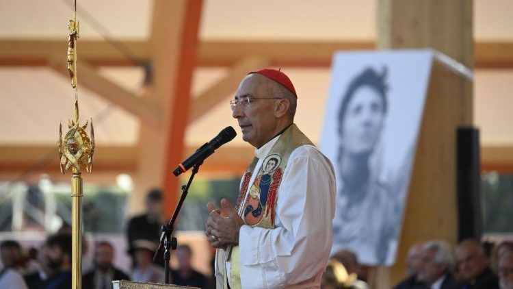 Kard. Reina pri slávení Eucharistie pre tímy Neokatechumenálnej cesty