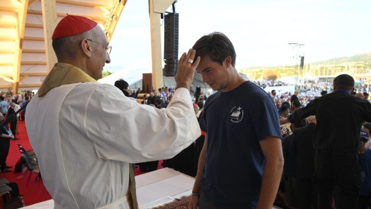 Напрыканцы сустрэчы кардынал Рэйна разам з прысутнымі біскупамі благаславіў маладых людзей, якія выказалі жаданне адказаць на пакліканне і сказаць Богу "так".