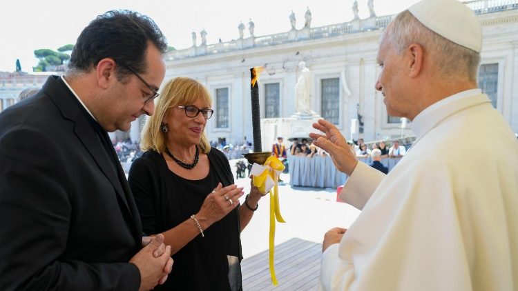 Lev XIV. požehnal pochodeň, která bude hořet na symbolických místech první světové války.