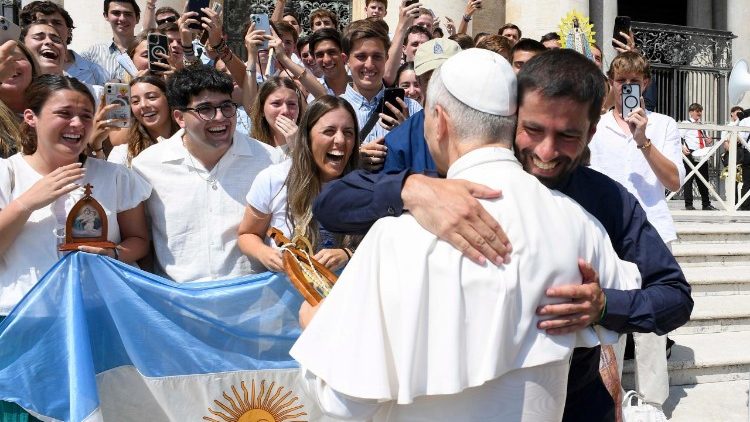 Don Juan, člen komunity Schönstattských otců v Argentině, doprovázel asi padesát členů hnutí ve věku od 16 do 22 let. 