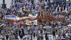 Šv. Petro aikštė sekmadienio vidudienį