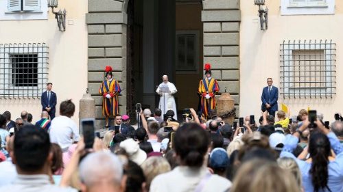 Sveti oče: Marija sije kot podoba upanja za svoje otroke