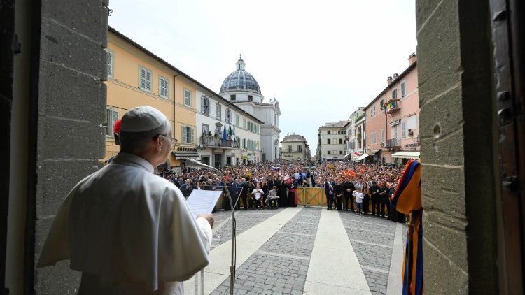 Pope entrusts his prayer for peace to the intercession of Mary on her feast day