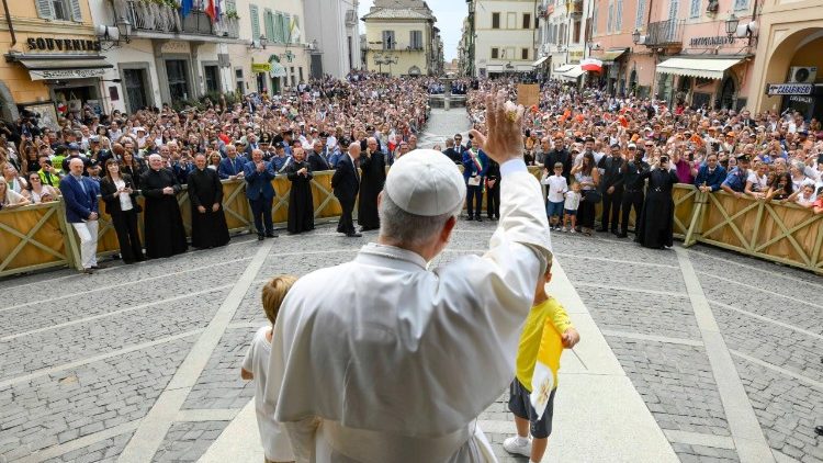Wakati wa sala ya Malaika wa Bwana, huko Castel Gandolfo