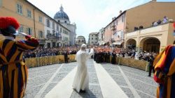 Angelus vor dem Apostolischen Palast in Castel Gandolfo