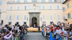 "Prosimo skupaj Marijo, Kraljico mučencev, naj nam pomaga, da bomo v vseh okoliščinah zvesti in pogumni pričevalci njenega Sina, ter bomo podpirali brate in sestre, ki danes trpijo zaradi vere."