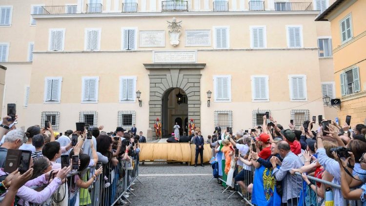 "Prosimo skupaj Marijo, Kraljico mučencev, naj nam pomaga, da bomo v vseh okoliščinah zvesti in pogumni pričevalci njenega Sina, ter bomo podpirali brate in sestre, ki danes trpijo zaradi vere."