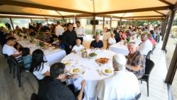 カステルガンドルフォの教皇離宮庭園で行われた昼食会　2025年8月17日