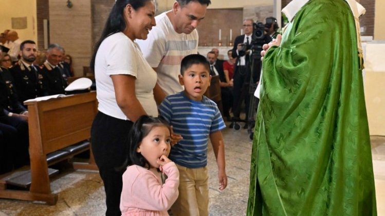 Papież zaznaczył, że Msza św. jest okazją do umocnienia decyzji, „by nie żyć już dla siebie, lecz nieść ogień światu"