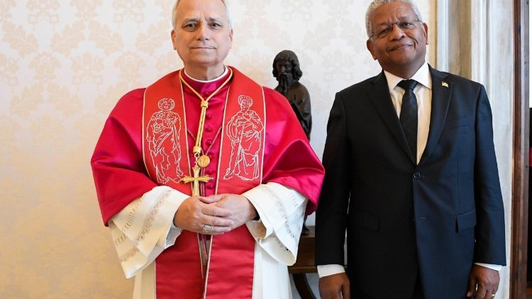 2025.08.22 Papa na Bwana Wavel Ramkalawan, Rais wa Jamhuri ya SheliSheli (Seychelles).