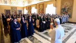 2025.08.23 Pāvests uzrunā četru kongregāciju māsas