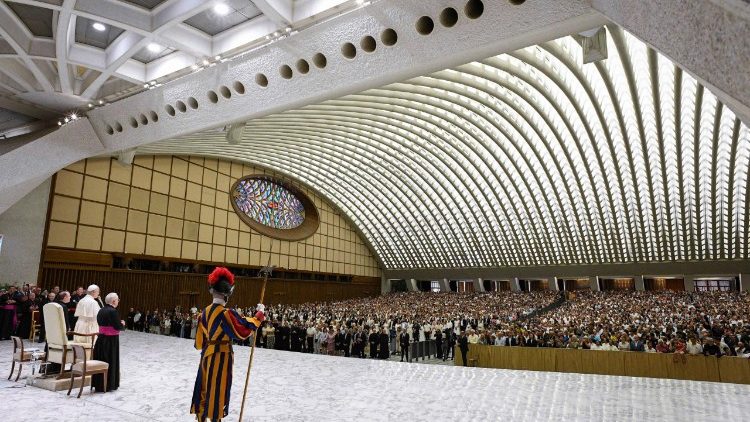 "Dragi bratje in sestre, tudi mi se naučimo izročiti dobri volji Očeta ter dopustimo, da bo naše življenje odgovor na dobro, ki smo ga prejeli. Ni potrebno, da imamo v življenju vse pod nadzorom. Dovolj je, da se vsak dan odločimo, da bomo svobodno ljubili."