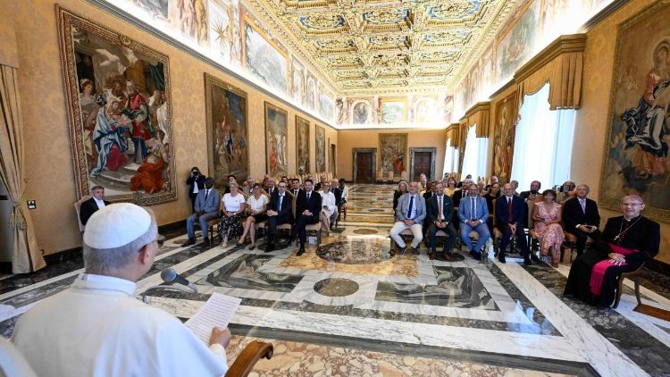 Leone XIV riceve una delegazione di politici e personalità civili della Val de Marne, nella diocesi francese di Créteil