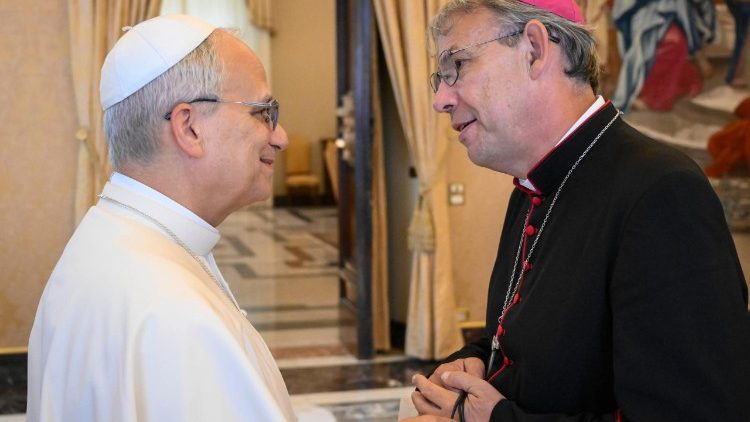 Le Pape et Mgr Blanchet, évêque de Créteil