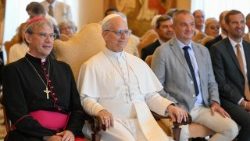 Papież z przedstawicielami polityków Val-de-Marne oraz biskupem Diecezji Créteil