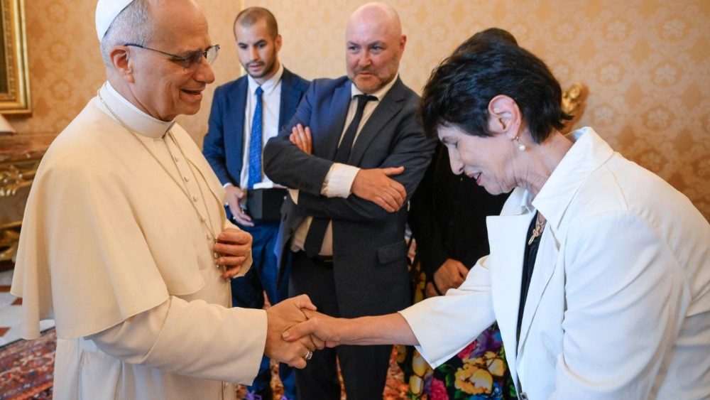 Fotogalerie z přijetí Diane Foleyové papežem 