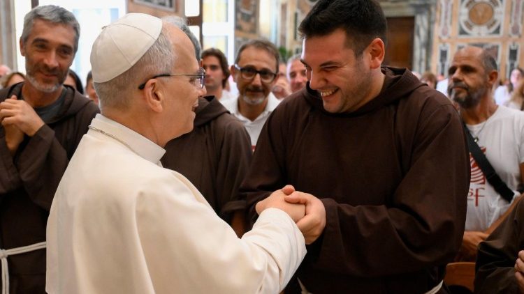 Papa amekutana na wasaidizi wa maskini Milano