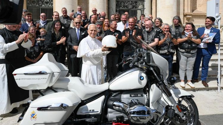 Le Pape et les membres des "Jesus bikers", le 3 septembre 2025.