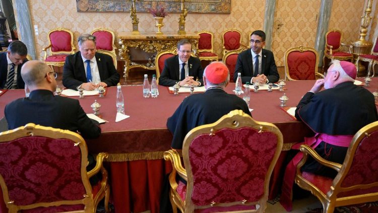 Rais wa Israel akutana na Sekretarieti ya Vatican.