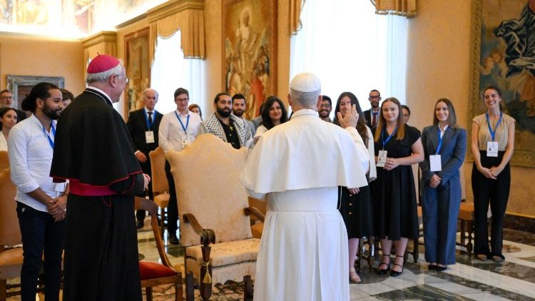 Papa na kundi Baraza  la  Vijana wa mediteranea