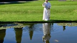 Pāvests Leons XIV Kastelgandolfo dārzos