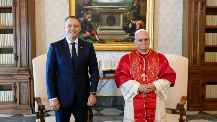 教皇レオ14世、ポーランドのナヴロツキ大統領と　2025年9月5日　バチカン宮殿