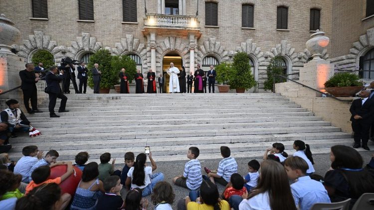 2025.09.06 Papa akiwasalimia watoto na familia zao katika siku kuu ya Familia ya mji wa Vatican.