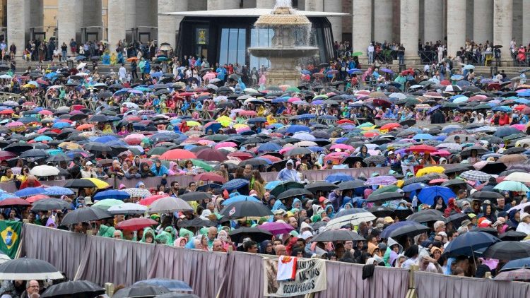 Licha ya Mvua waamini walikuwapo katika Katekesi