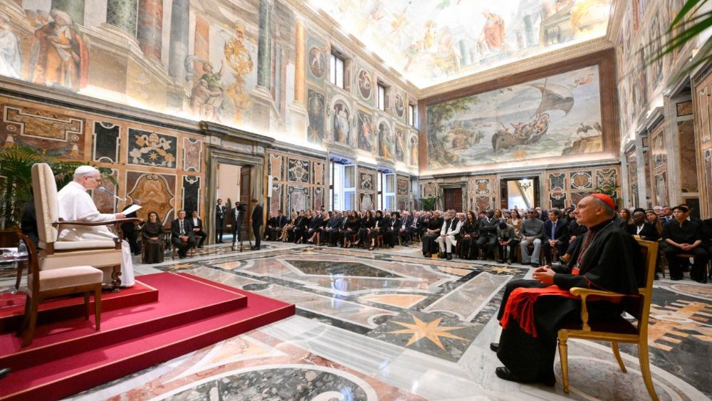 La papa Leon XIV, participanții la a III-a Întâlnire mondială privind fraternitatea umană. 