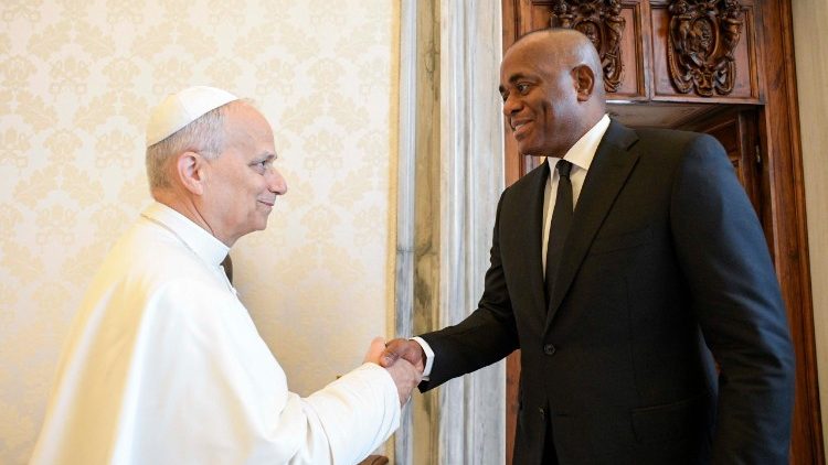 教皇レオ14世、ドミニカ国のスケリット首相を迎えて　2025年9月12日　バチカン宮殿