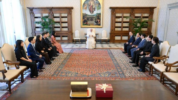 Mkutano wa Papa na wajumbe aa Vietnamu