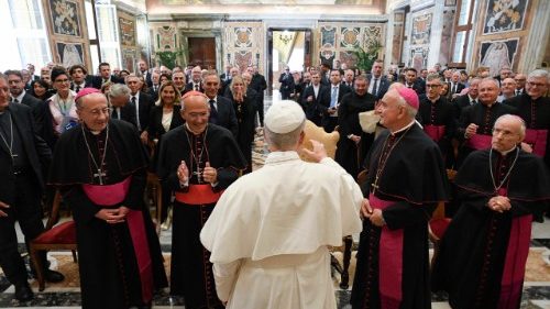 Le&oacute;n XIV a te&oacute;logos: est&eacute;n en contacto con la gente y den respuestas a los retos digitales