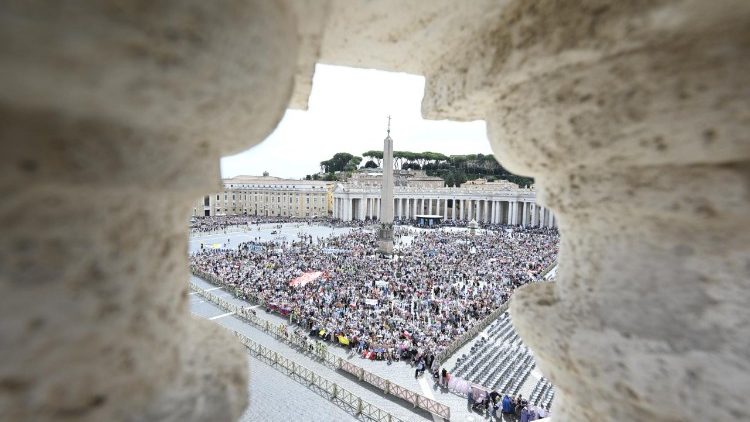 Waamini katika Uwanja wa Mtakatifu Petro