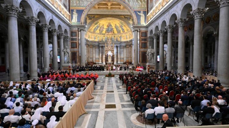 Kanisa Kuu la Mtakatifu Paulo Nje ya Ukuta lilijaa waamini