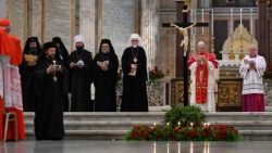 البابا لاوُن الرابع عشر: بصليبه أظهر لنا يسوع الوجه الحقيقي لله!