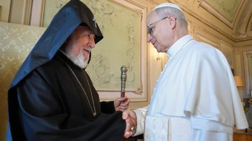 Lev XIV. poprvé přijal Karekina II.: Důraz na mír