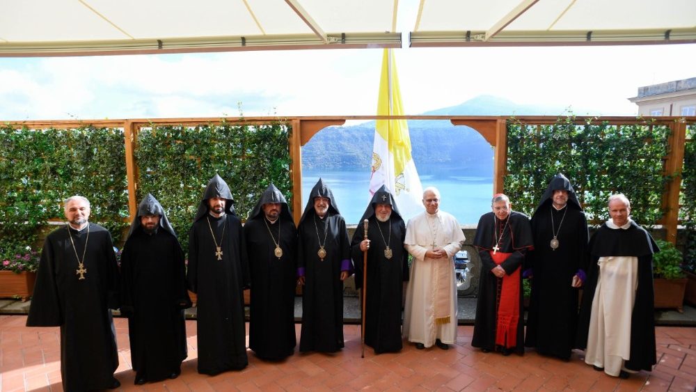 Audience de Léon XIV à Karekine II à Castel Gandolfo, le 16 septembre 2025. 