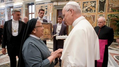 Папа заахвоціў манаскія супольнасці сачыць за знакамі часу