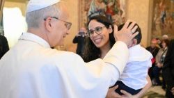 البابا لاوُن الرابع عشر يستقبل المشاركين في لقاء حول مستقبل العائلة ينظمه مجلس أساقفة أمريكا اللاتينية والكاريب ١٩ أيلول سبتمبر ٢٠٢٥