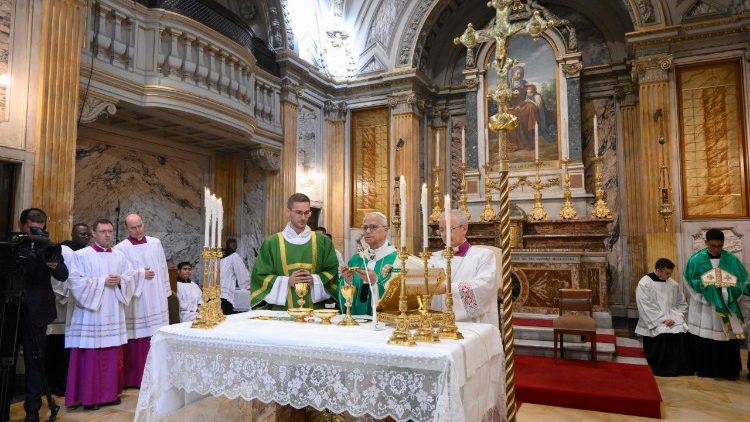 2025.09.21वाटिकन के संत अन्ना पल्ली में पवित्र मिस्सा के दौरान, संत पापा लियो 14वें 