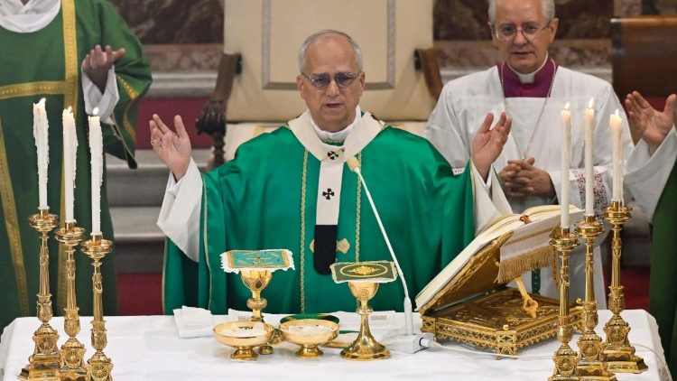 Le&oacute; p&aacute;pa szentmis&eacute;t mutat be