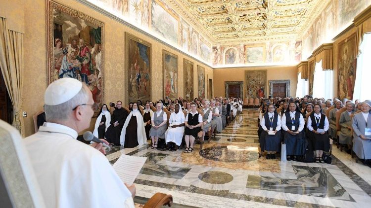 Audiencia del Papa a los participantes en varios Capítulos Generales